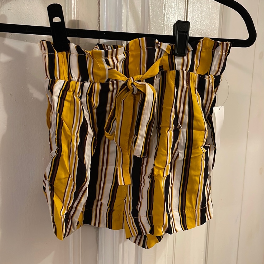Cute light weight shorts with tie